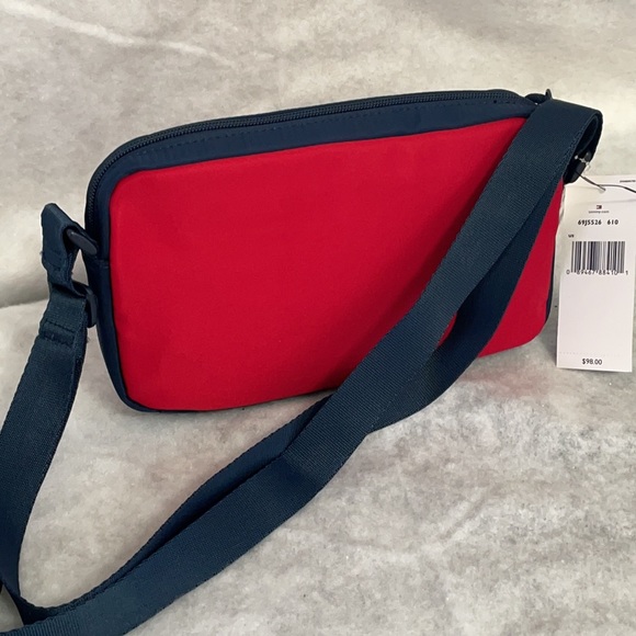 ⭐️SALE🎄Tommy Hilfiger Crossbody - Picture 4 of 9